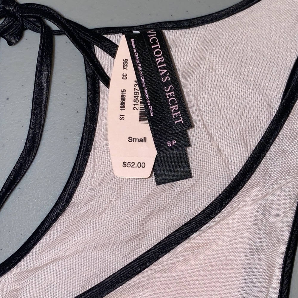 Victoria Secret - Picture 6 of 8